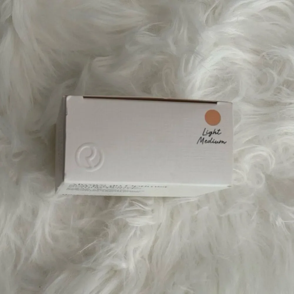 Rare Beauty Always an Optimist Soft Radiance Setting Powder Light Medium